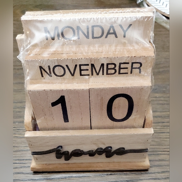 Year Round Wooden Calender - Picture 7 of 8